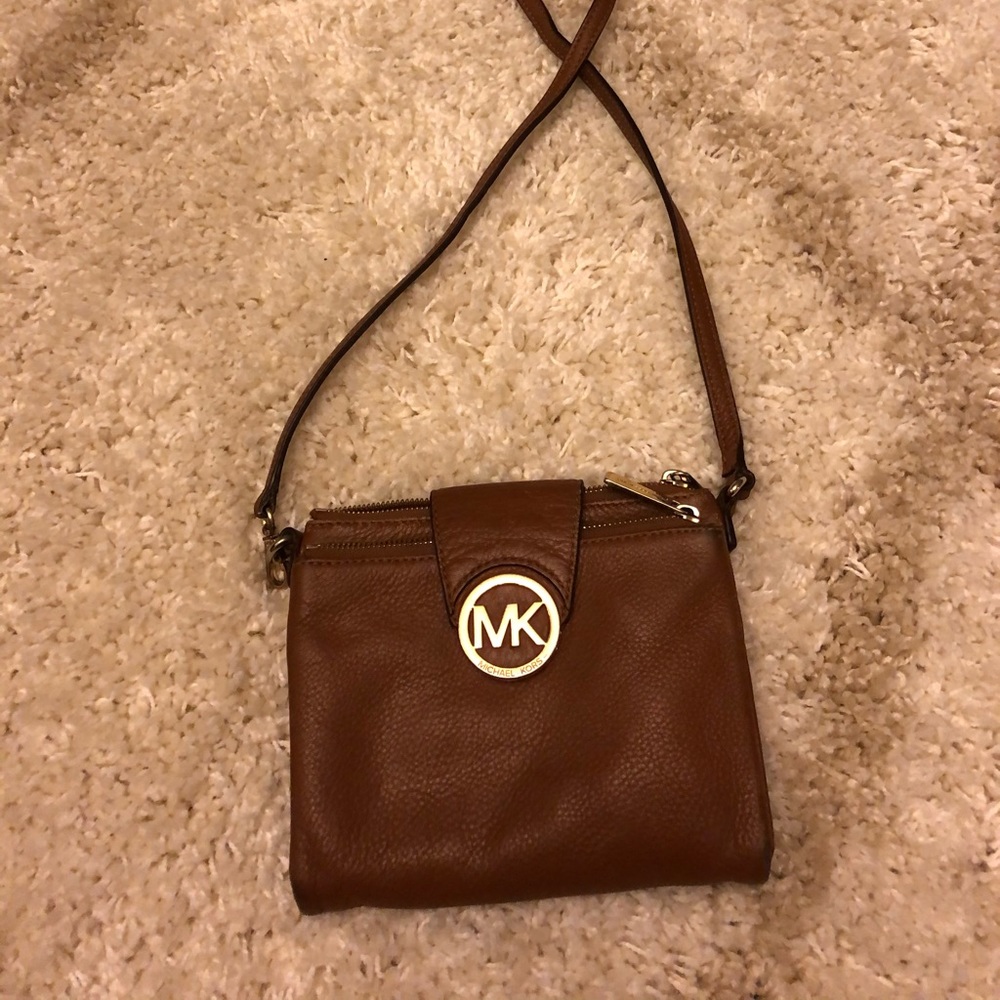Satchel Michaels Korr bag with wallet inside